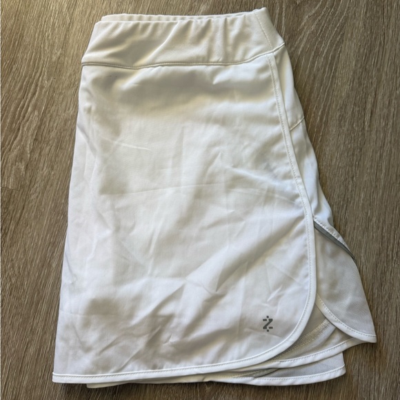 Izod Dresses & Skirts - IZOD - Performance Cool-FX White Tennis Skort -Size Small